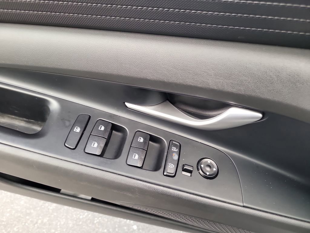 Used 2024 Hyundai Elantra Blue image 13