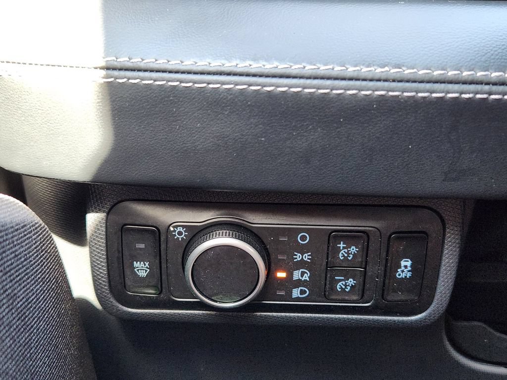 Certified 2025 Ford Mustang Mach-E Select w/ Comfort Package Lite AWD/4WD image 32