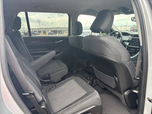 Used 2023 Jeep Grand Cherokee L Laredo RWD image 10