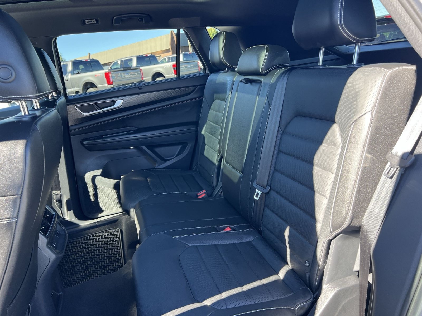 Used 2024 Volkswagen Atlas Cross Sport SEL R-Line AWD/4WD image 25