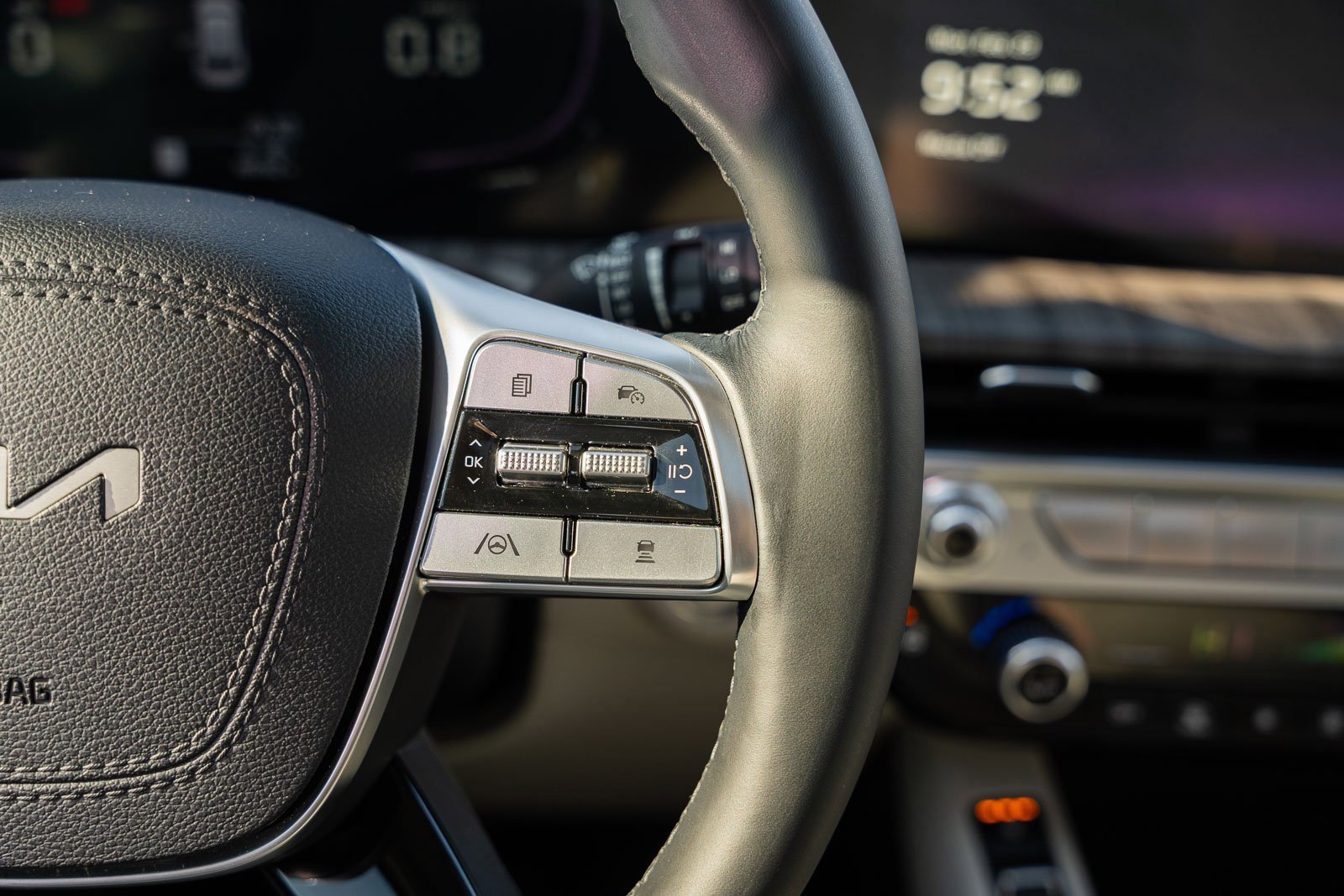 Used 2023 Kia Telluride EX w/ EX Captain's Chair Package image 30