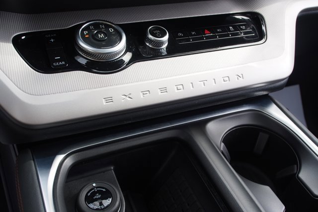 Certified 2025 Ford Expedition Active image 27