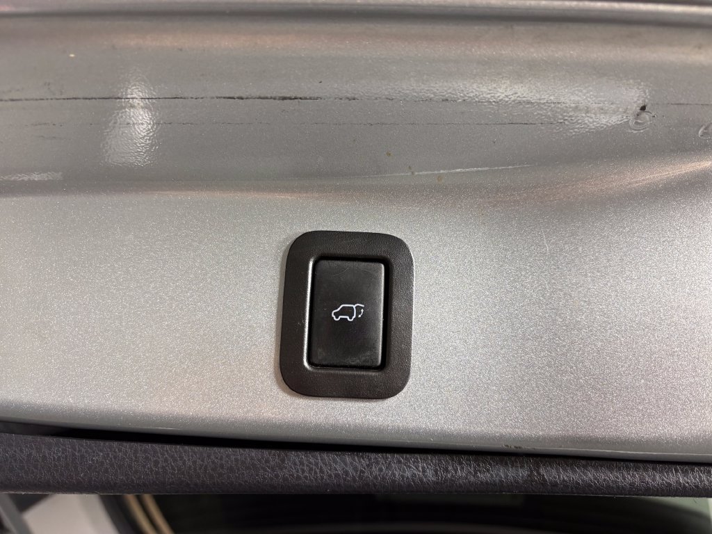 Used 2019 Toyota Highlander XLE FWD image 33