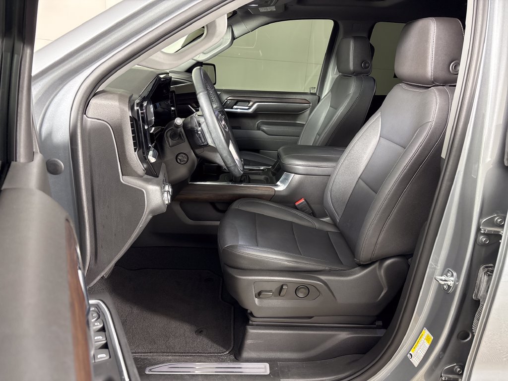 Used 2023 GMC Sierra 1500 SLT AWD/4WD image 30