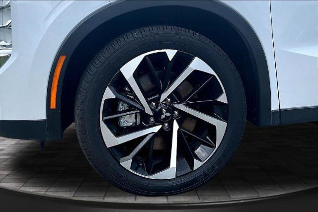 Used 2024 Mitsubishi Outlander AWD image 9