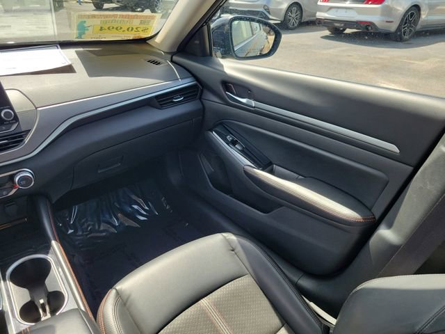 Used 2024 Nissan Altima 2.5 SR FWD image 14