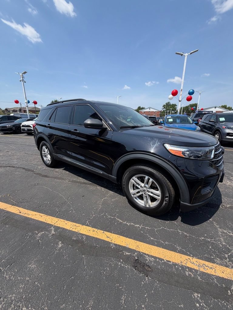 Certified 2022 Ford Explorer XLT w/ Class IV Trailer Tow Package AWD/4WD image 11