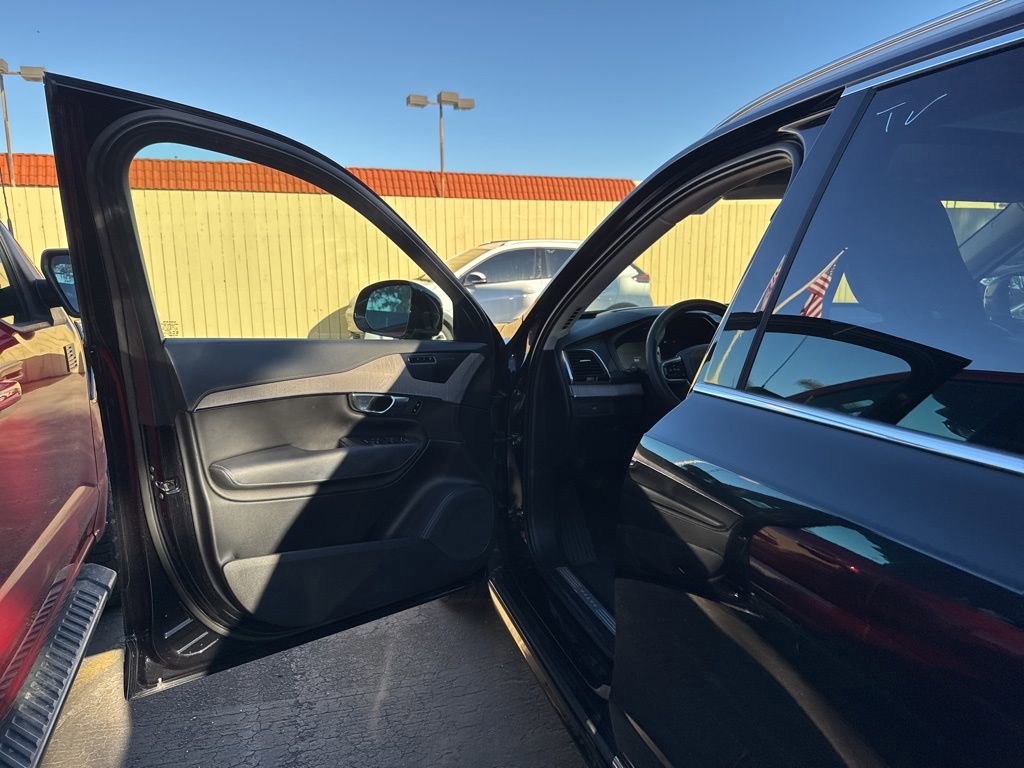 Used 2023 Volvo XC90 B6 Ultimate w/ Protection Package Premier image 7