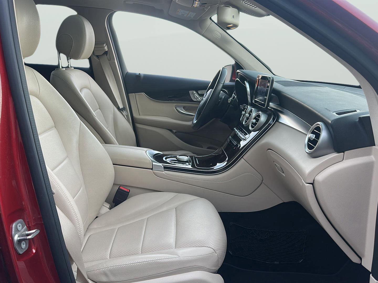 Used 2019 Mercedes-Benz GLC 300 4MATIC image 11