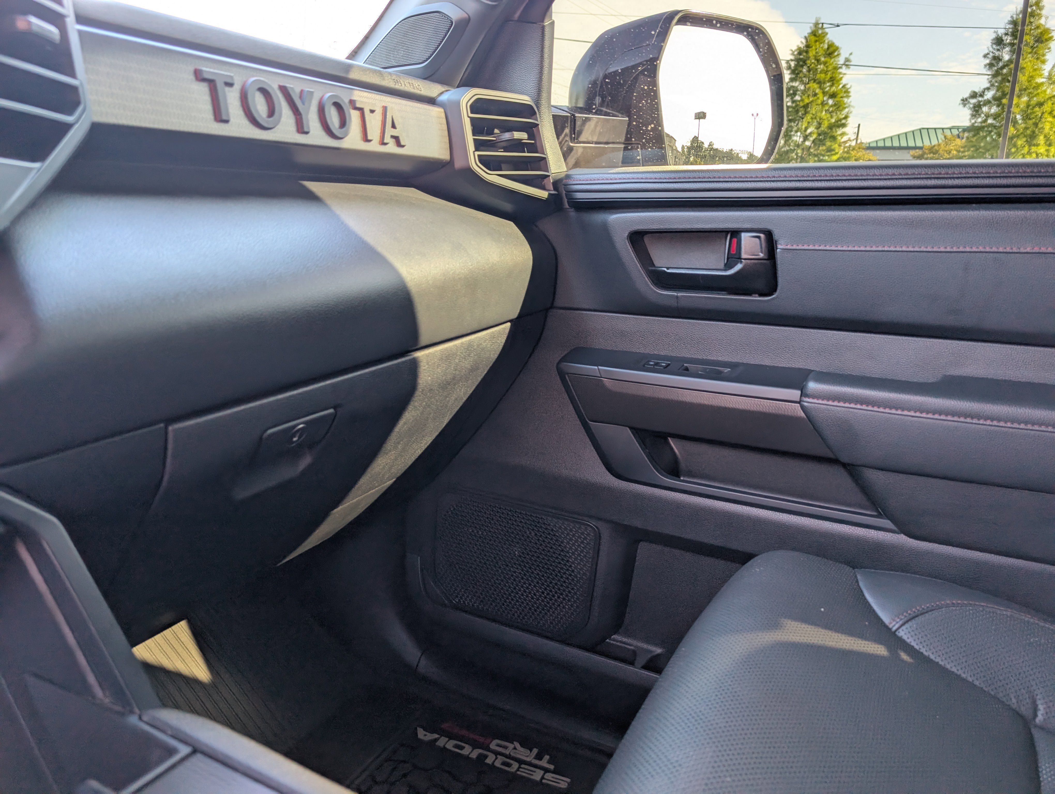 Used 2025 Toyota Sequoia TRD Pro AWD/4WD image 31