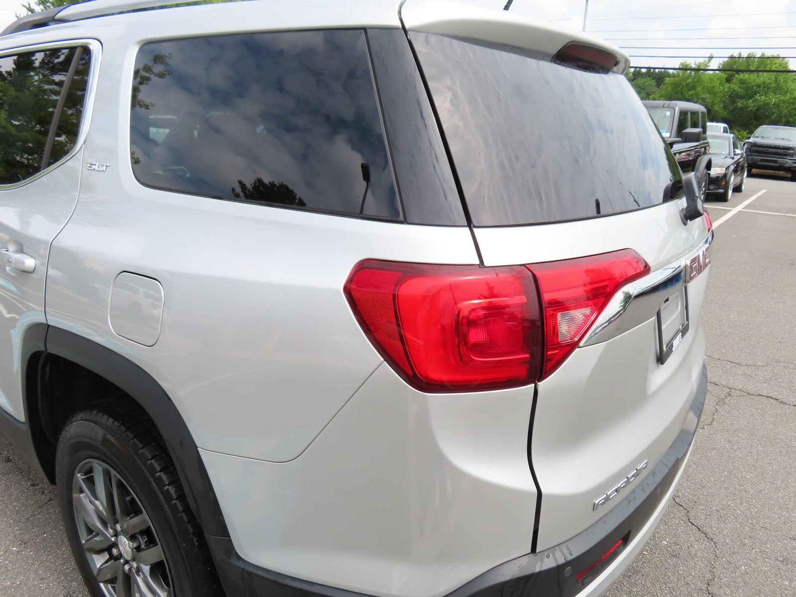 Used 2019 GMC Acadia SLT AWD/4WD image 9