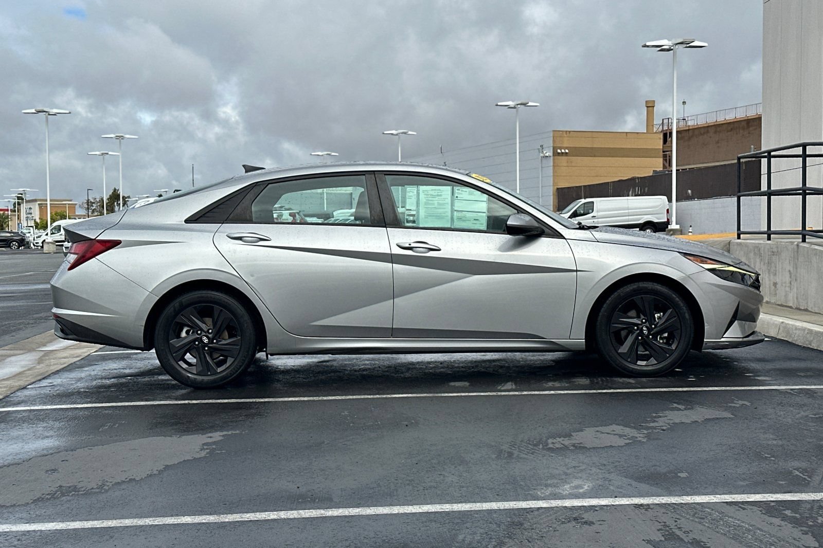 Used 2021 Hyundai Elantra SEL FWD image 2