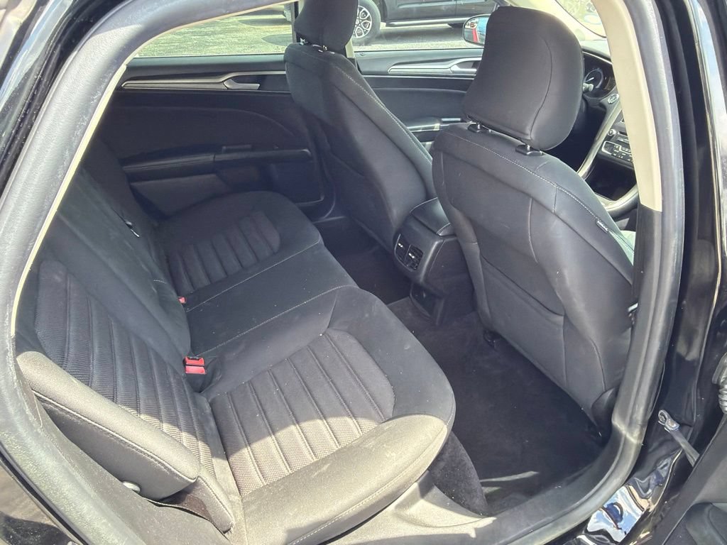 Certified 2018 Ford Fusion SE w/ Fusion SE Technology Package FWD image 8