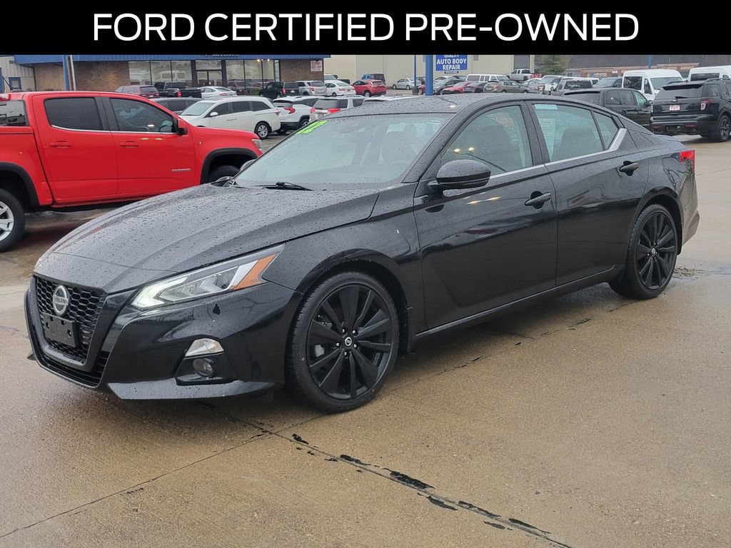 Used 2022 Nissan Altima 2.5 SR w/ Midnight Edition Package image 2