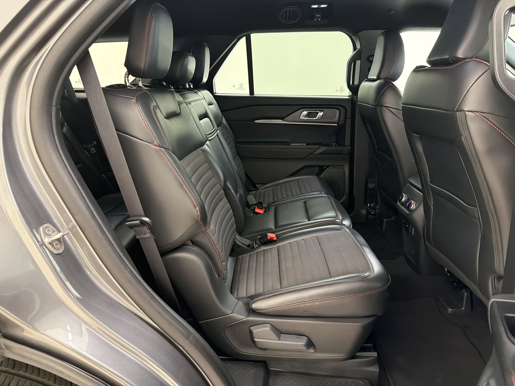 Certified 2025 Ford Explorer ST-Line w/ ST-Line Street Pack AWD/4WD image 28