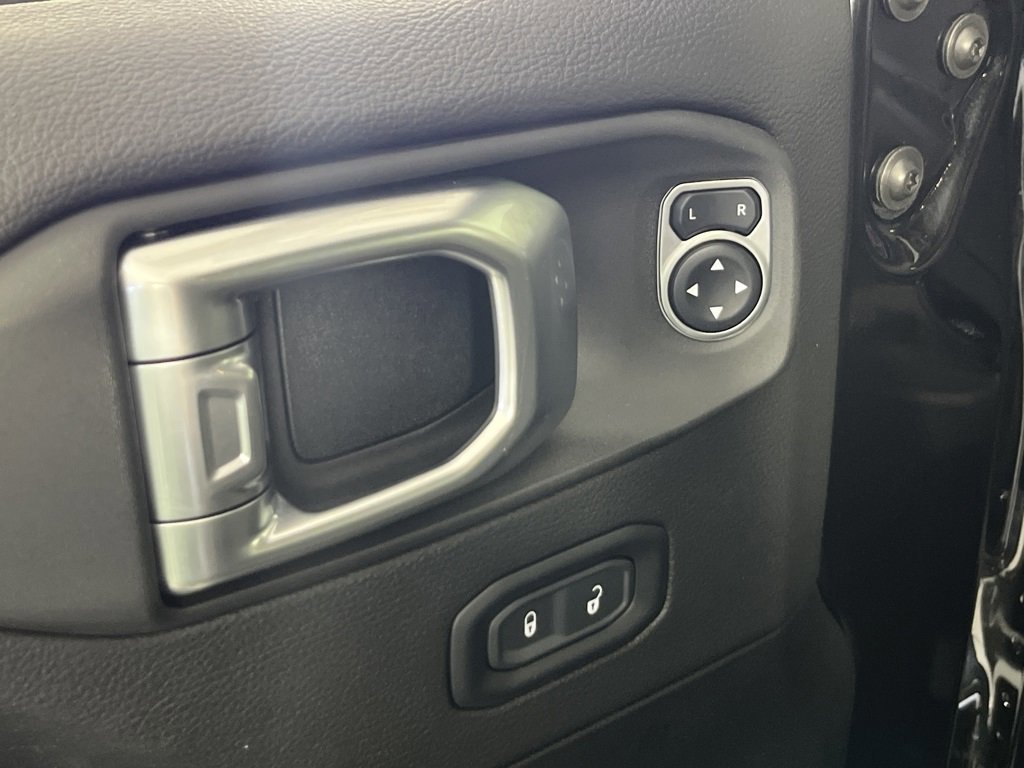 Used 2020 Jeep Wrangler Unlimited Sahara image 27