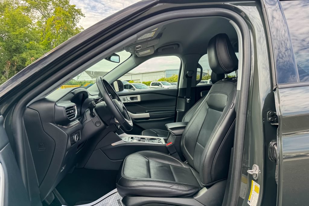 Certified 2023 Ford Explorer Limited w/ Equipment Group 301A AWD/4WD image 25
