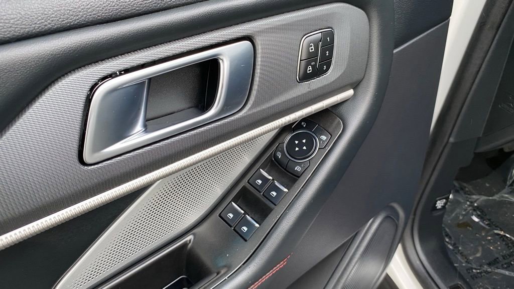Certified 2025 Ford Explorer ST image 15