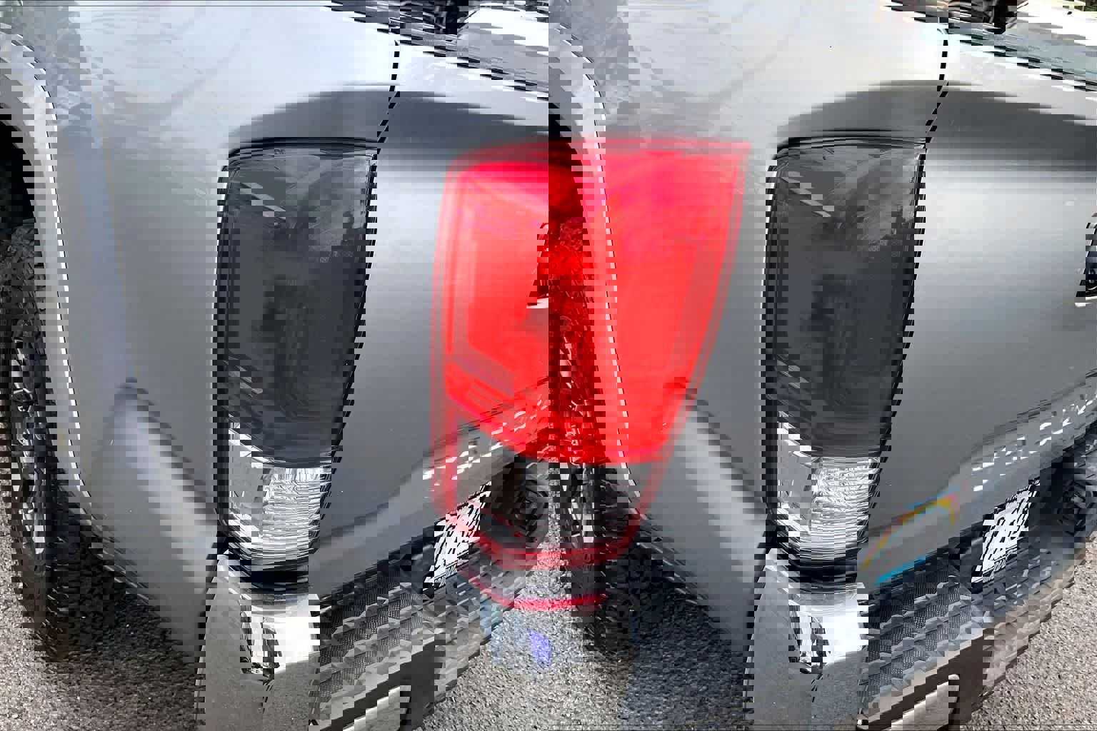 Used 2017 Toyota Tacoma SR5 RWD image 32