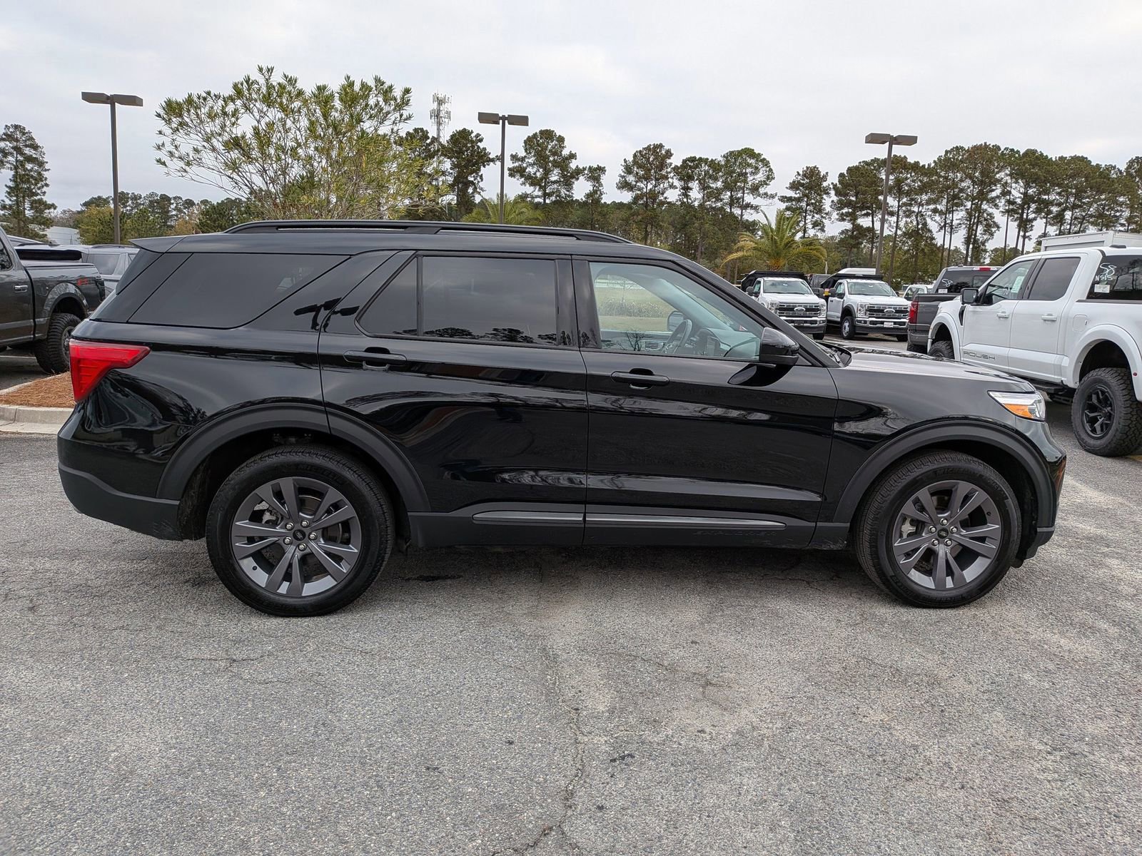 Certified 2023 Ford Explorer XLT w/ Equipment Group 202A image 6