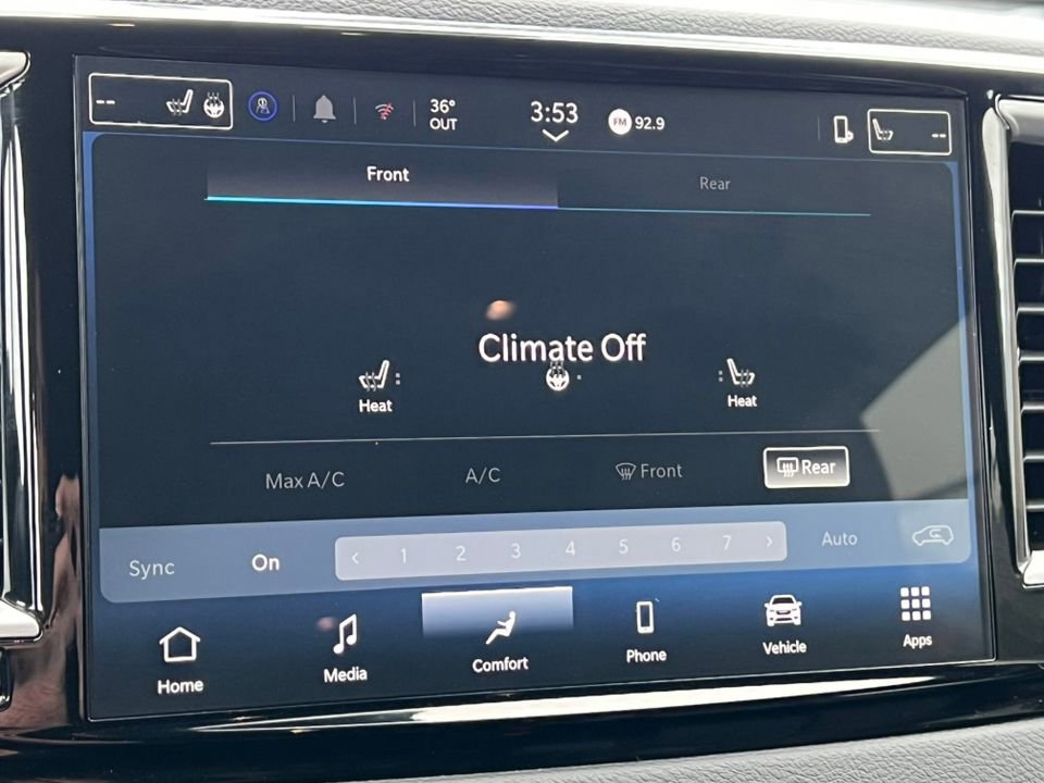 Used 2026 Chrysler Pacifica Select image 27