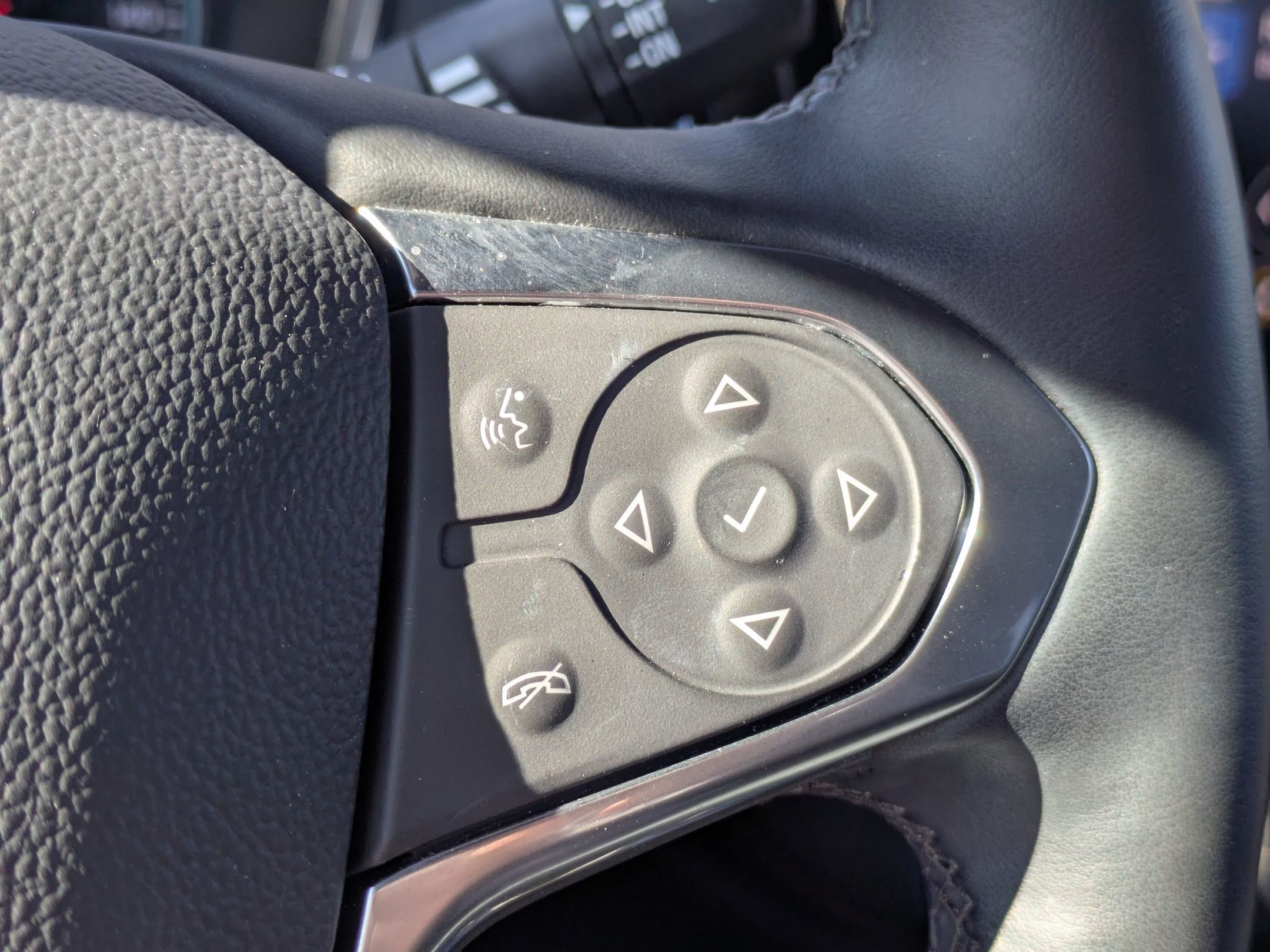 Used 2023 Chevrolet Traverse RS image 17