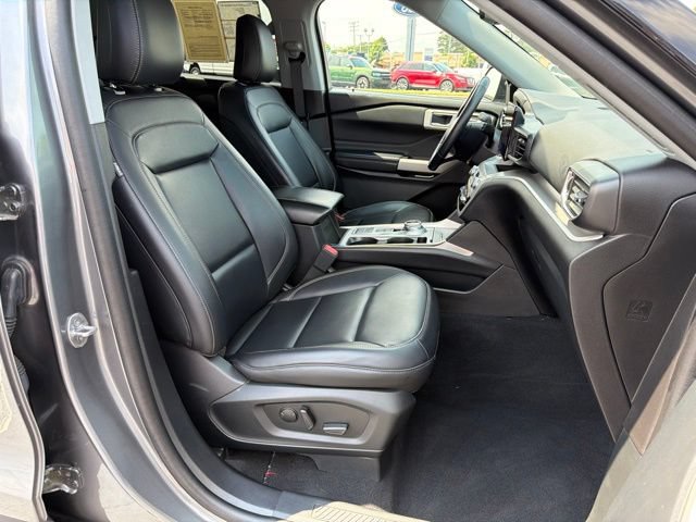 Certified 2023 Ford Explorer XLT w/ Equipment Group 202A RWD image 17