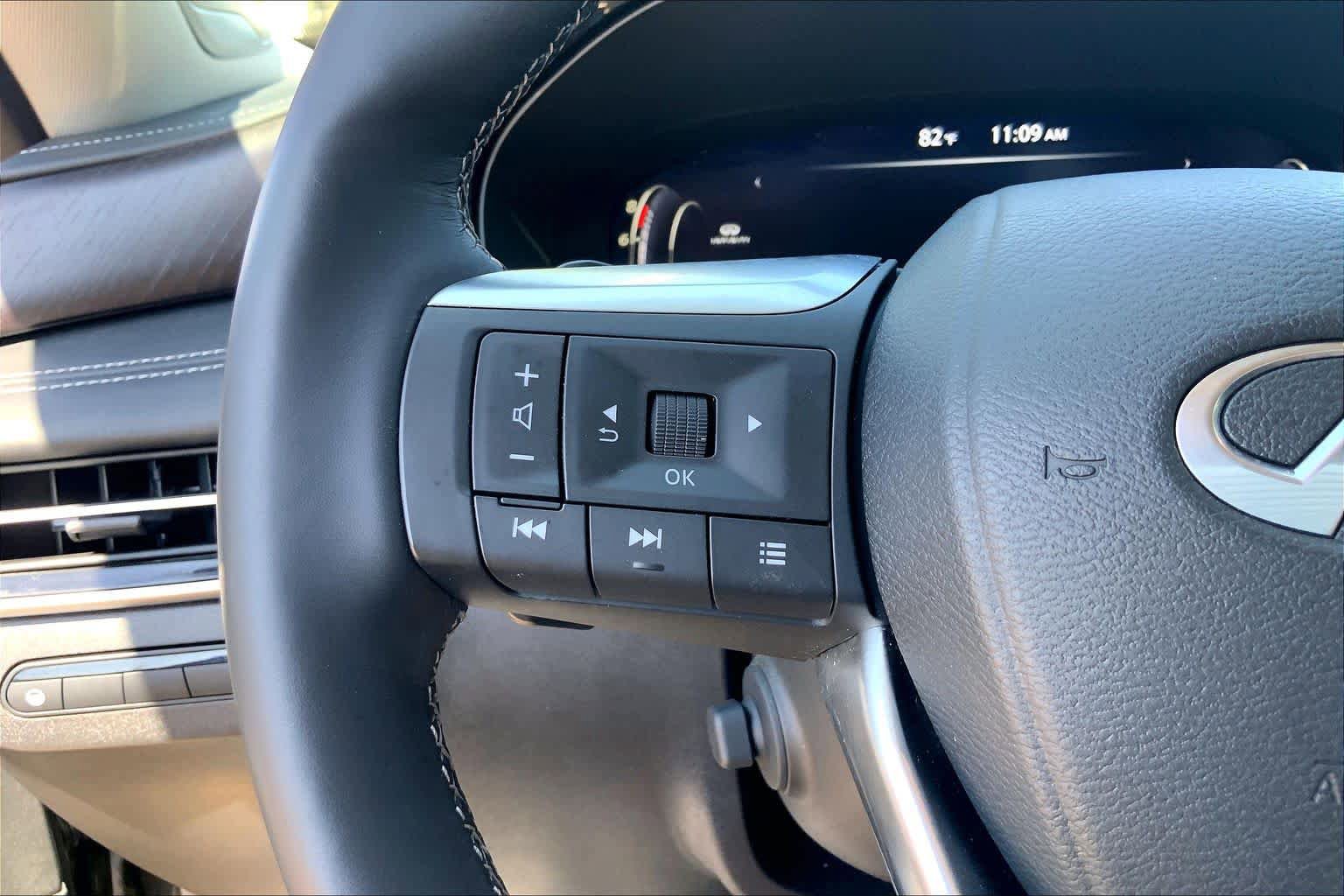 Used 2023 INFINITI QX60 Sensory AWD/4WD image 24