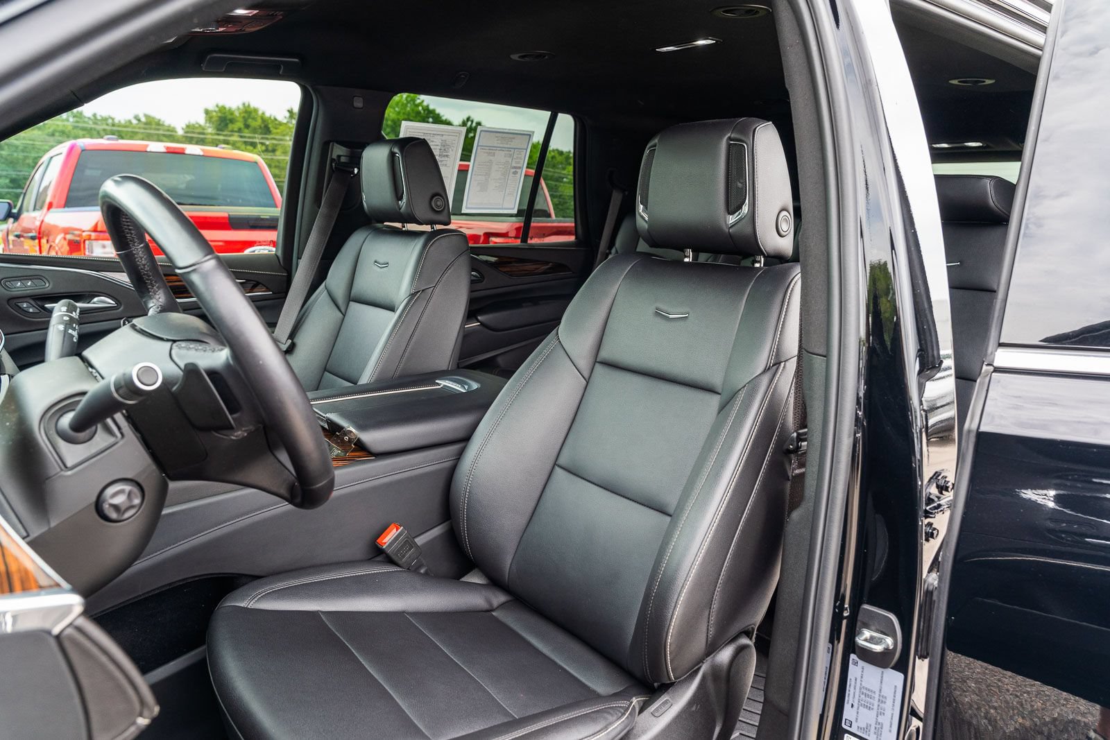 Used 2024 Cadillac Escalade Luxury w/ LPO, Floor Liner Package AWD/4WD image 22