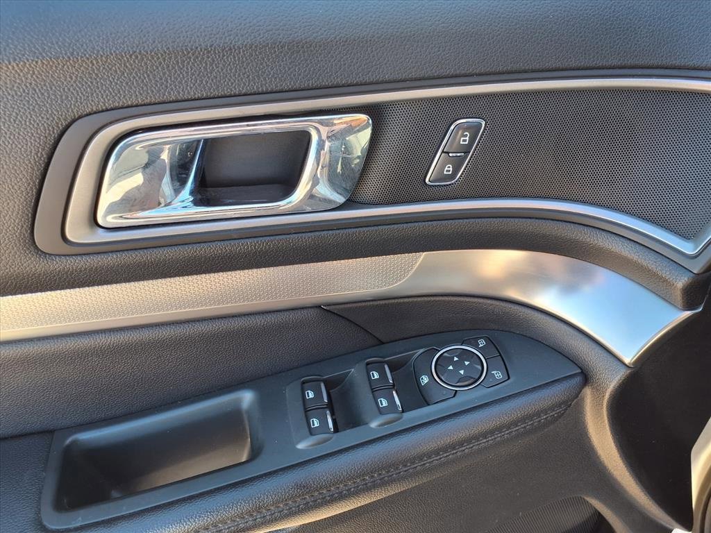 Certified 2018 Ford Explorer XLT w/ Equipment Group 201A image 24