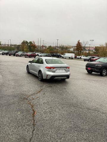 Used 2022 Toyota Corolla SE w/ SE Premium Package FWD image 4