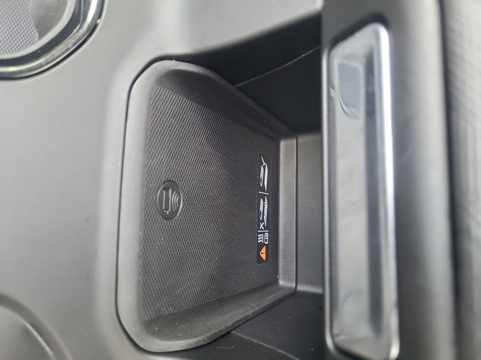 Used 2022 GMC Sierra 1500 AT4X image 36