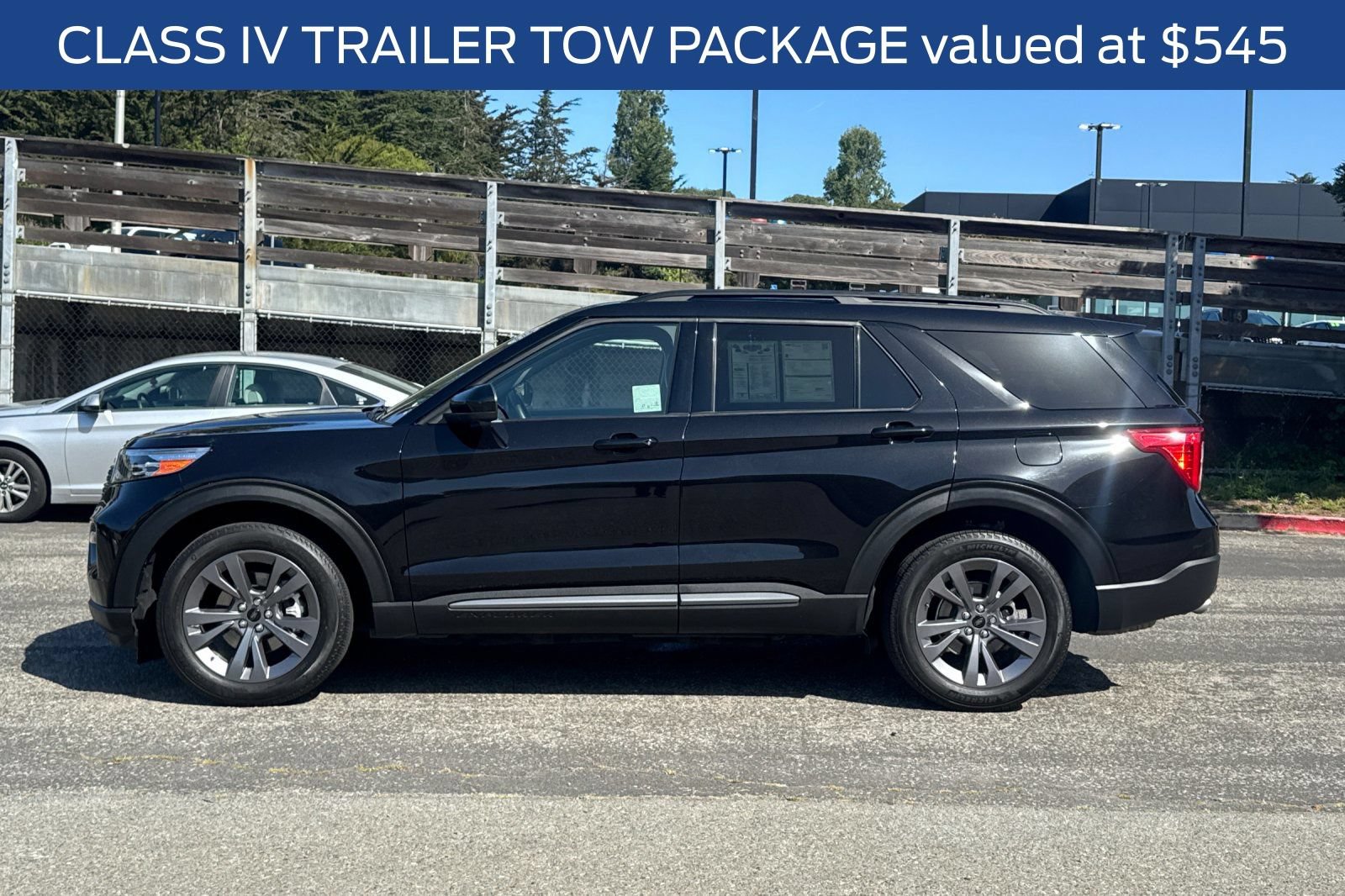 Certified 2022 Ford Explorer XLT w/ Equipment Group 202A AWD/4WD image 9