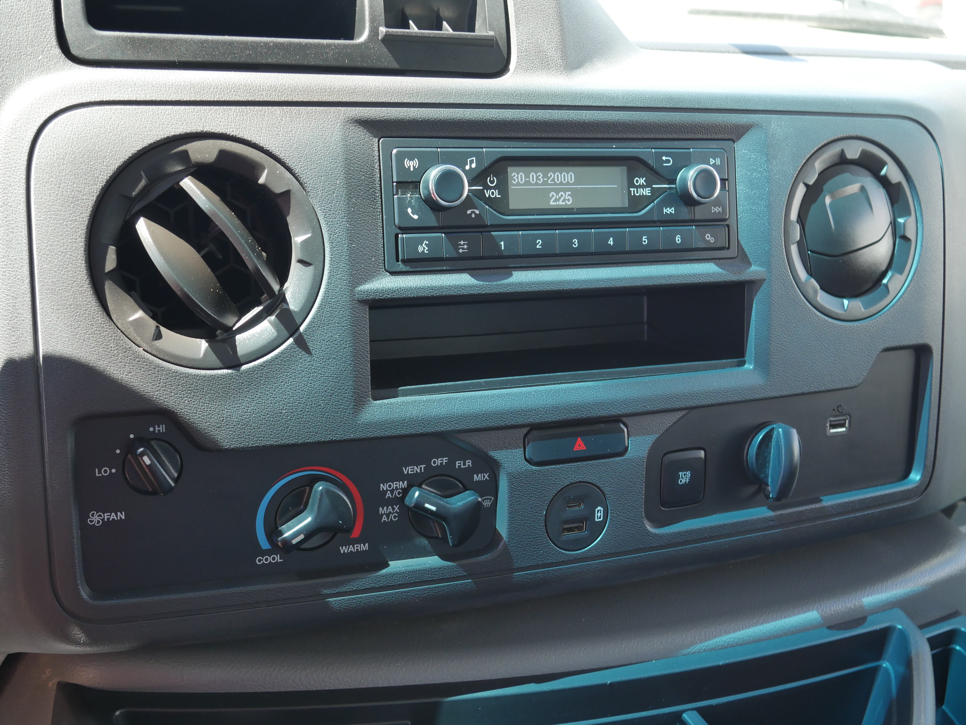 Certified 2024 Ford E-450 and Econoline 450 Super Duty RWD image 8