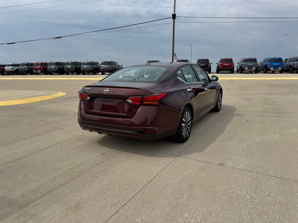 Used 2025 Nissan Altima 2.5 SV FWD image 5