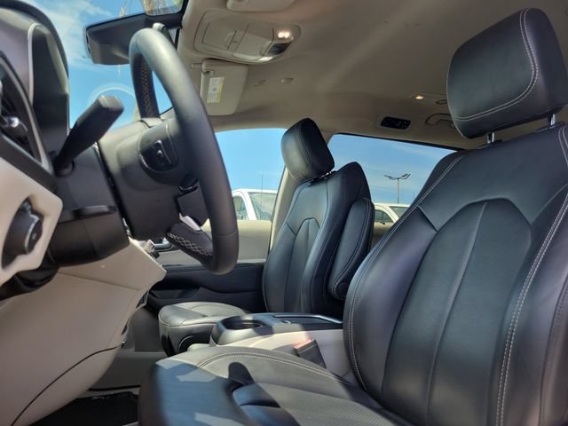 Used 2023 Chrysler Pacifica Touring-L FWD image 20