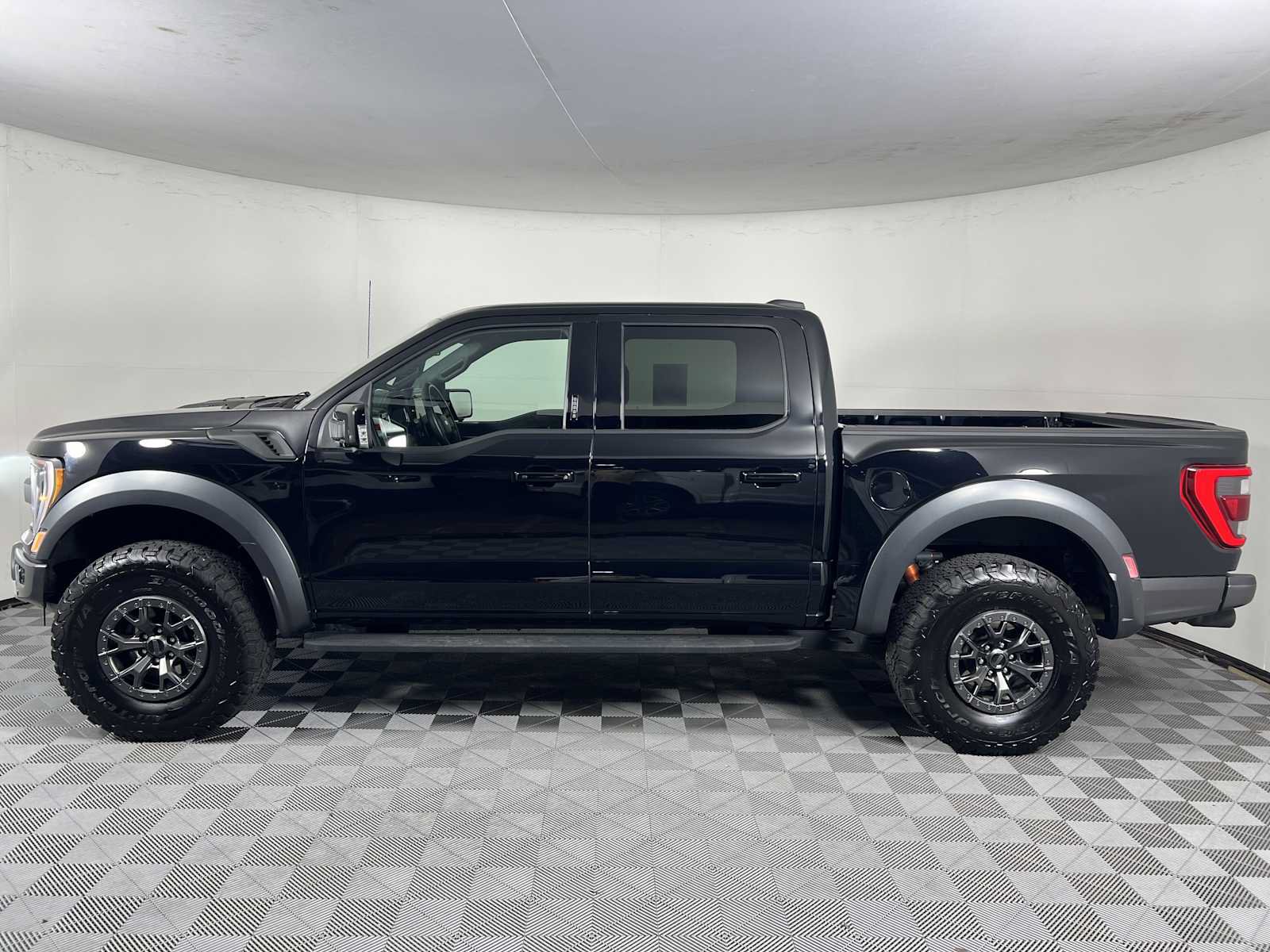 Certified 2022 Ford F150 Raptor w/ Raptor 37 Performance Package AWD/4WD image 4