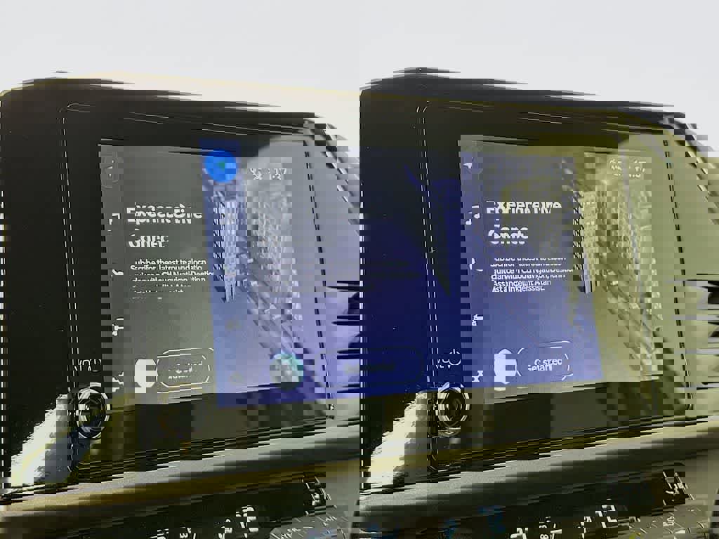 Used 2025 Toyota Camry SE image 17