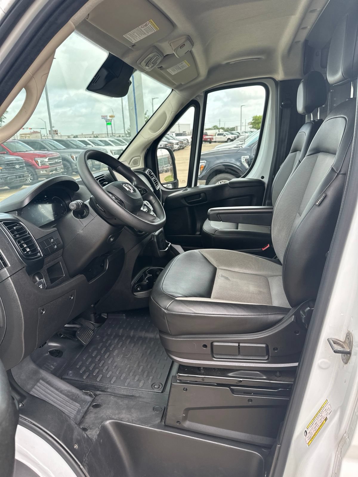 Used 2023 RAM ProMaster 2500 w/ Premium Convenience Group (B) FWD image 14