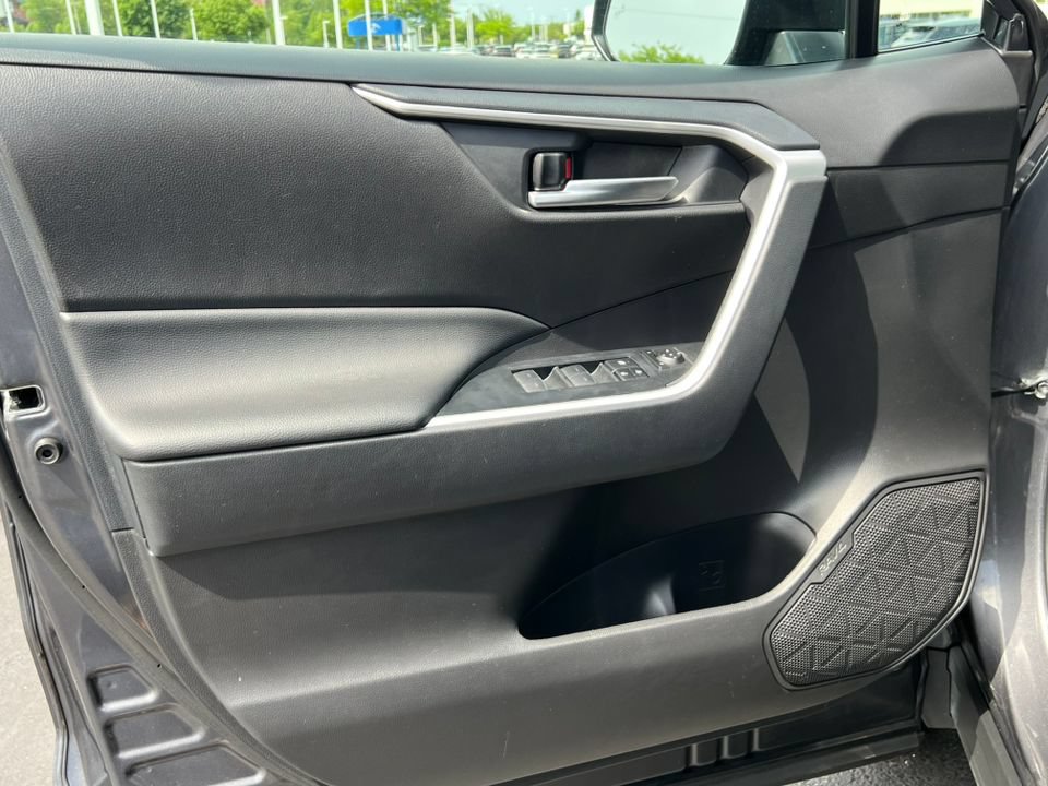 Used 2025 Toyota RAV4 XLE AWD/4WD image 12