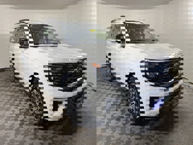 Certified 2025 Ford Expedition Active image 6
