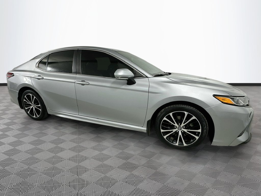 Used 2019 Toyota Camry SE w/ Convenience Package FWD image 11