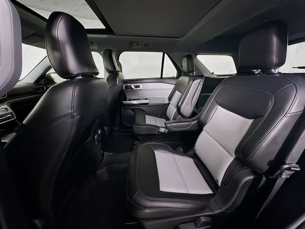 Certified 2022 Ford Explorer XLT w/ Equipment Group 202A AWD/4WD image 14