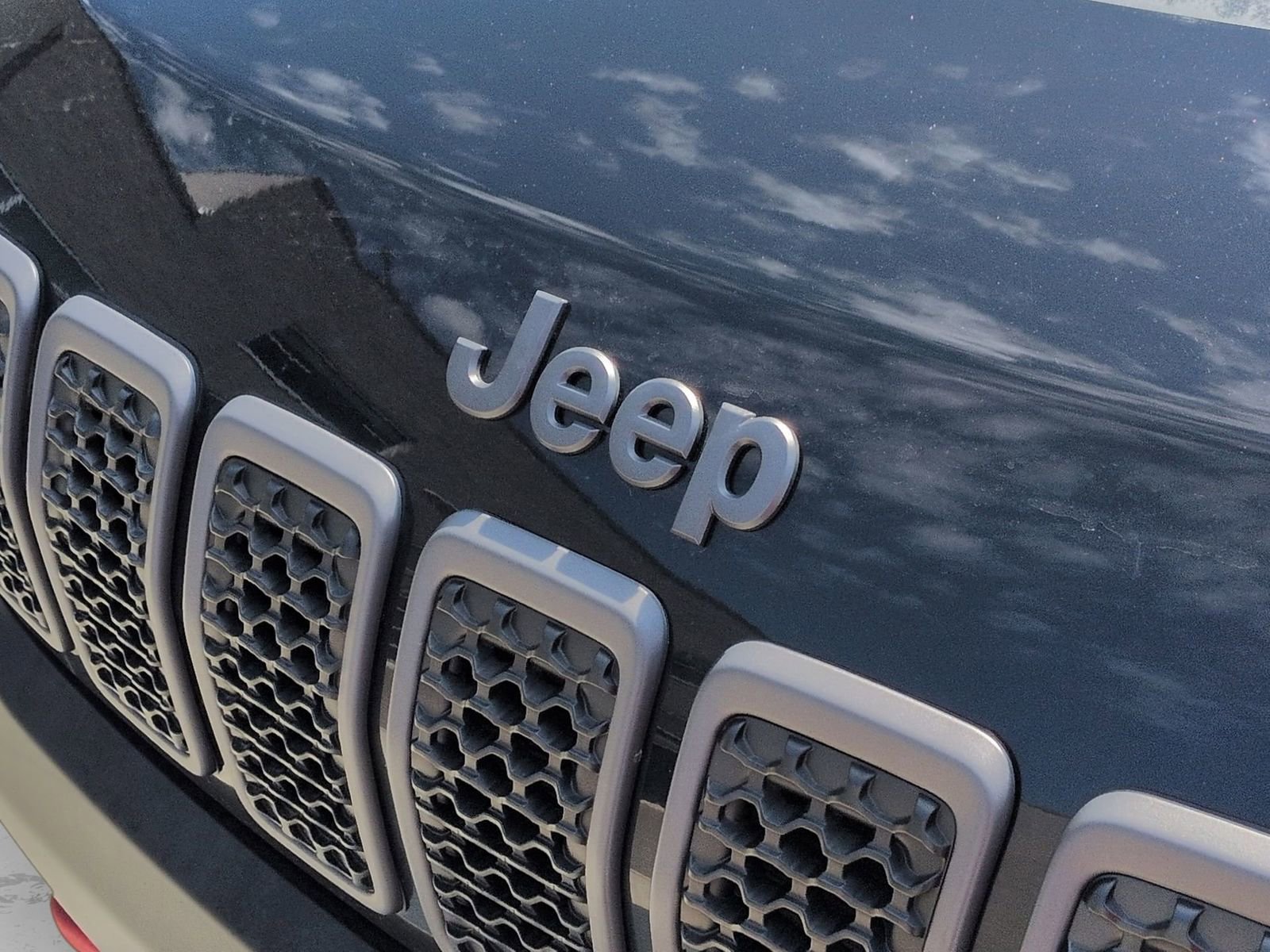 Used 2021 Jeep Cherokee Trailhawk image 14