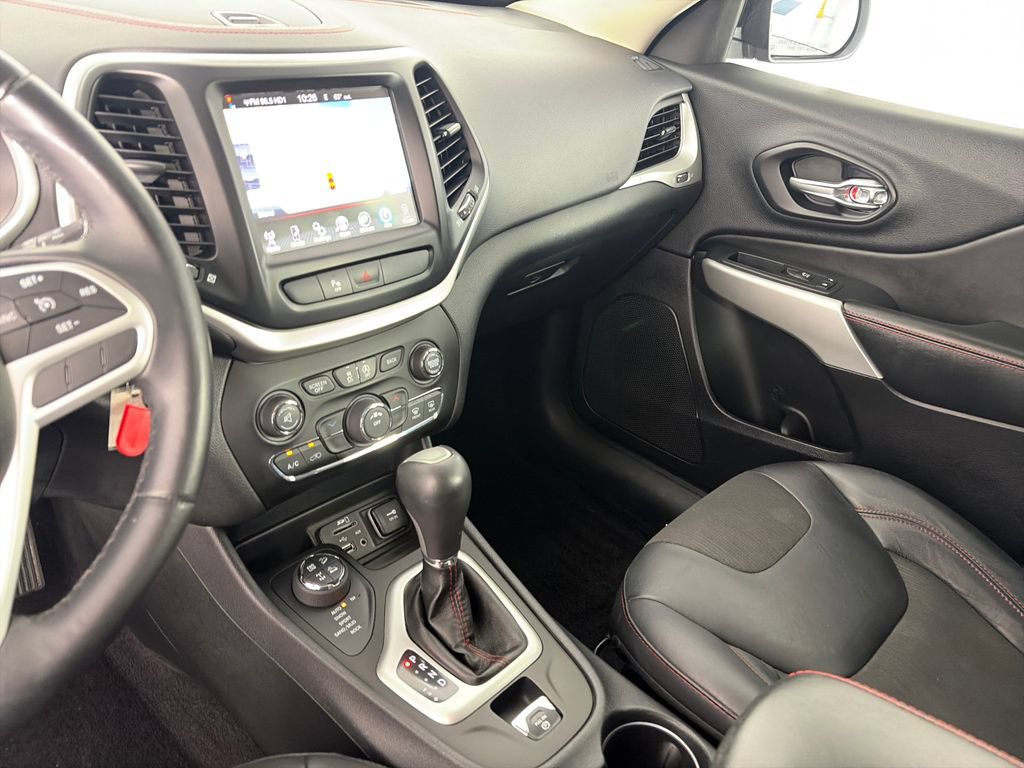 Used 2017 Jeep Cherokee Trailhawk w/ Trailer Tow Group AWD/4WD image 22