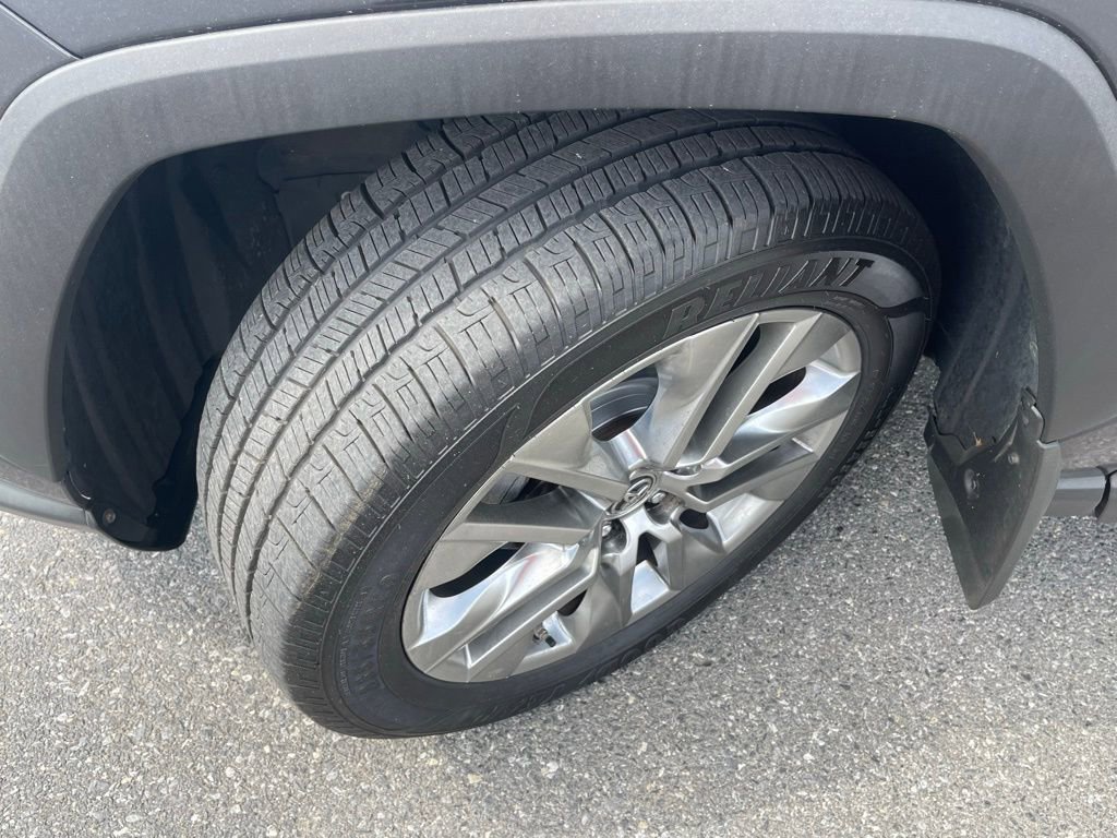 Used 2019 Toyota RAV4 XLE Premium w/ Cold Weather Package AWD/4WD image 4