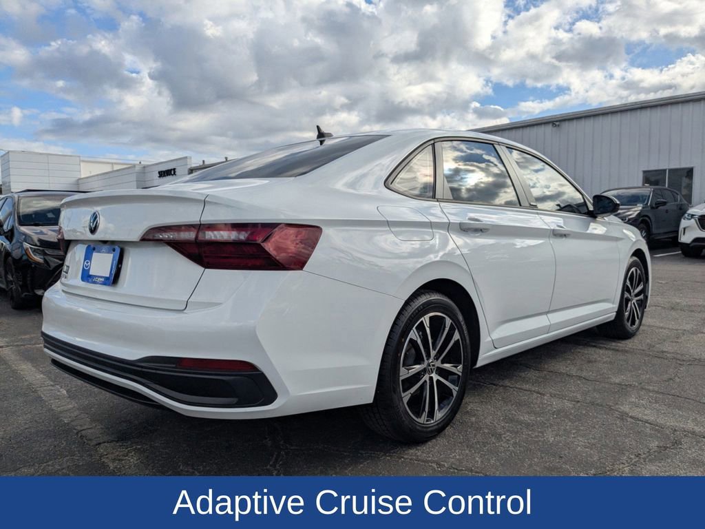 Used 2024 Volkswagen Jetta Sport image 5