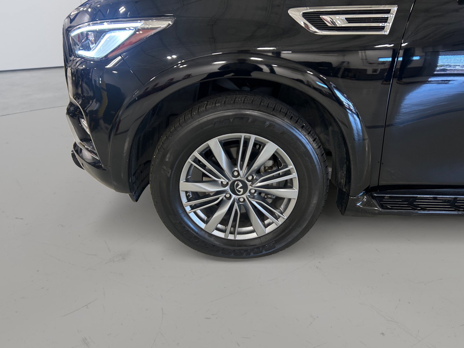 Used 2022 INFINITI QX80 Luxe AWD/4WD image 9