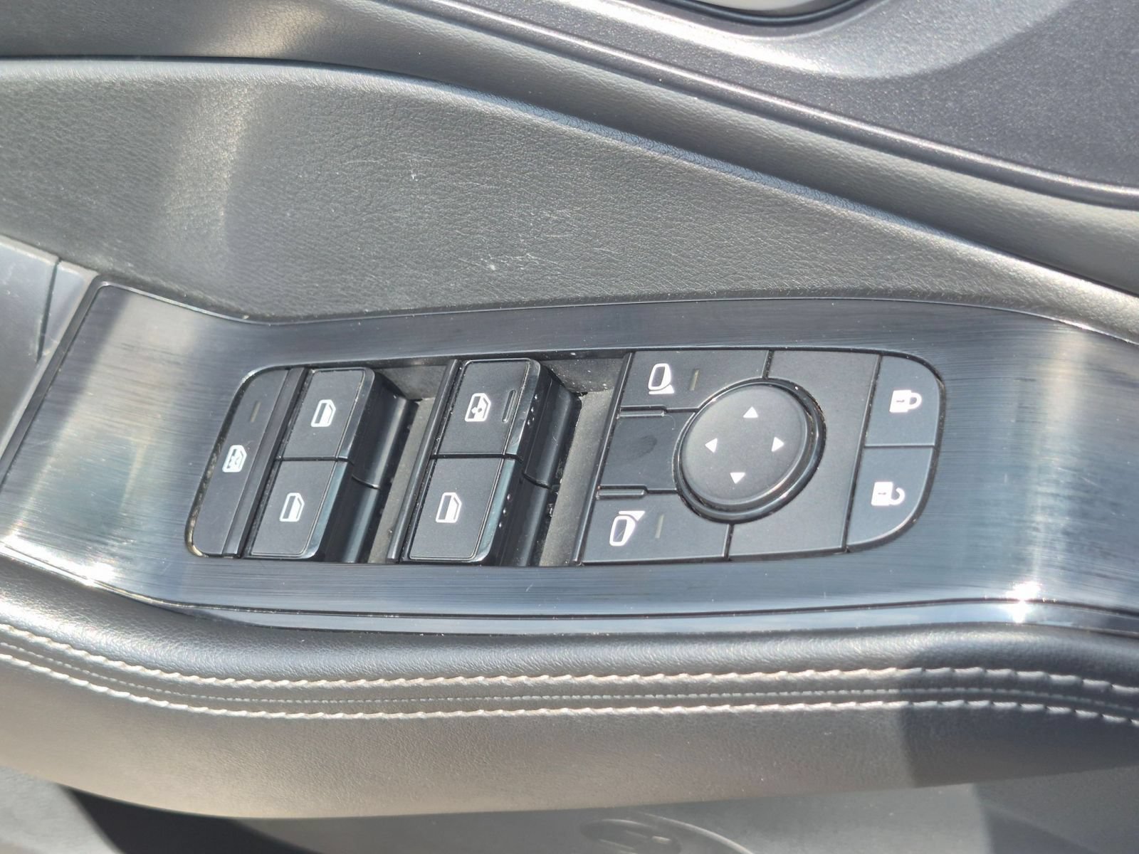 Used 2024 Nissan Rogue SV AWD/4WD image 15
