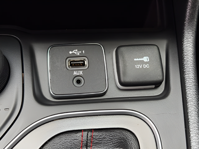 Used 2022 Jeep Cherokee Trailhawk w/ Sun, Sound & Nav Group AWD/4WD image 18